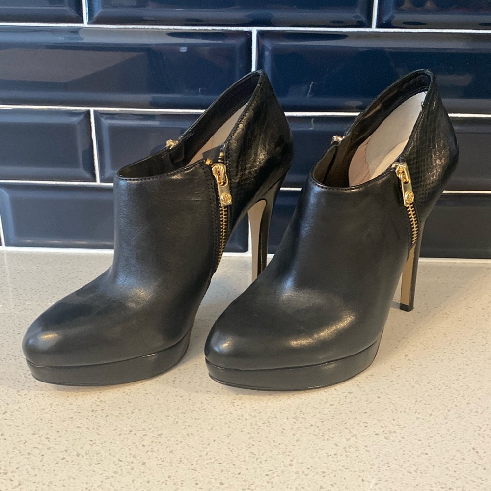Michael Kors Black leather York Bootie Size 9